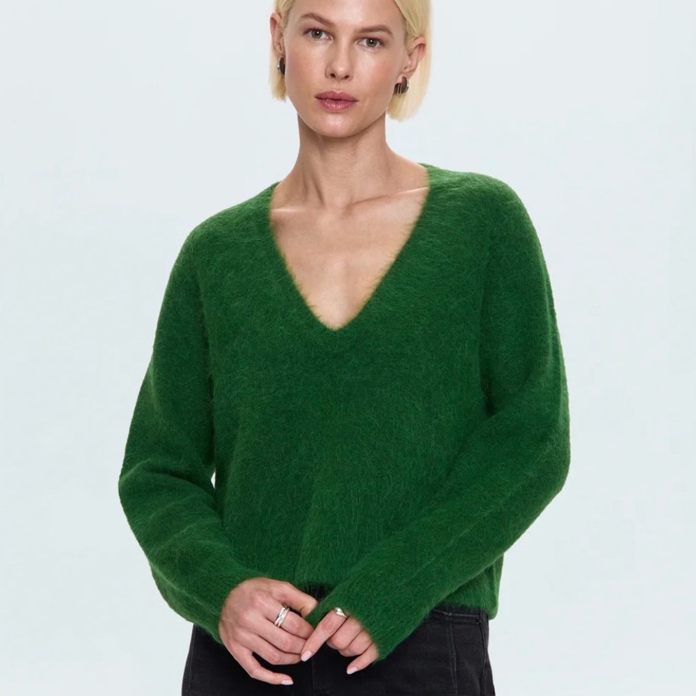 Pistola Kit V-Neck Long Sleeve Pullover Sweater